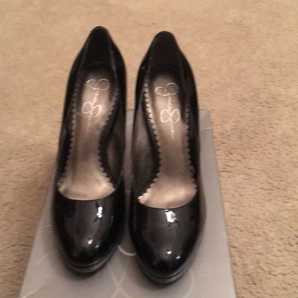 Jessica Simpson black patent heels - Picture 6 of 7